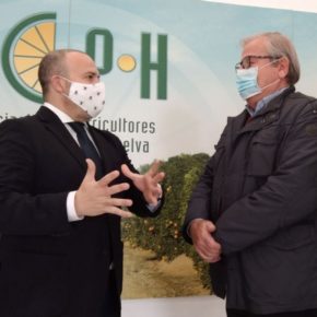 Díaz: “Los agricultores de Huelva tienen un problema y se llama Pedro Sánchez”